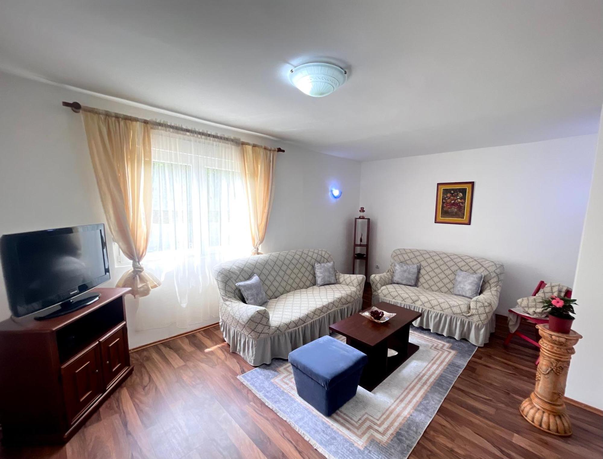 As Apartment House Nikšić Buitenkant foto